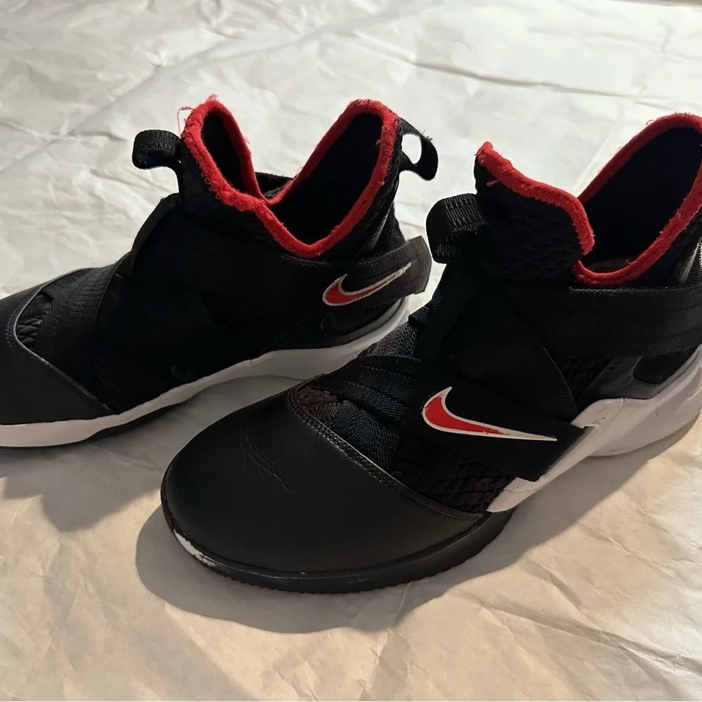 Nike dynamic sneakers